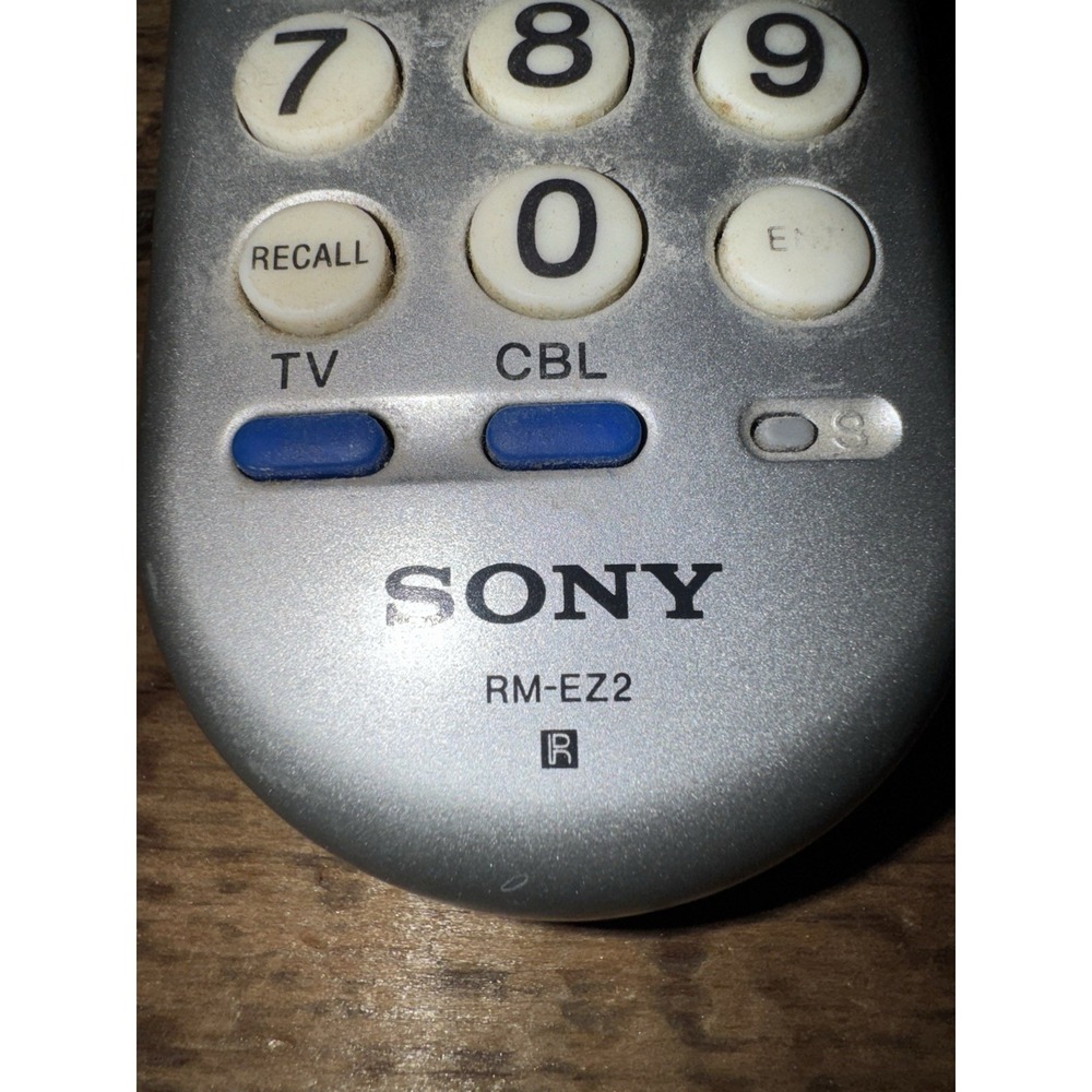 Sony Big Button Universal‎ Programmable Remote Control RM-EZ2 - Picture 2 of 4